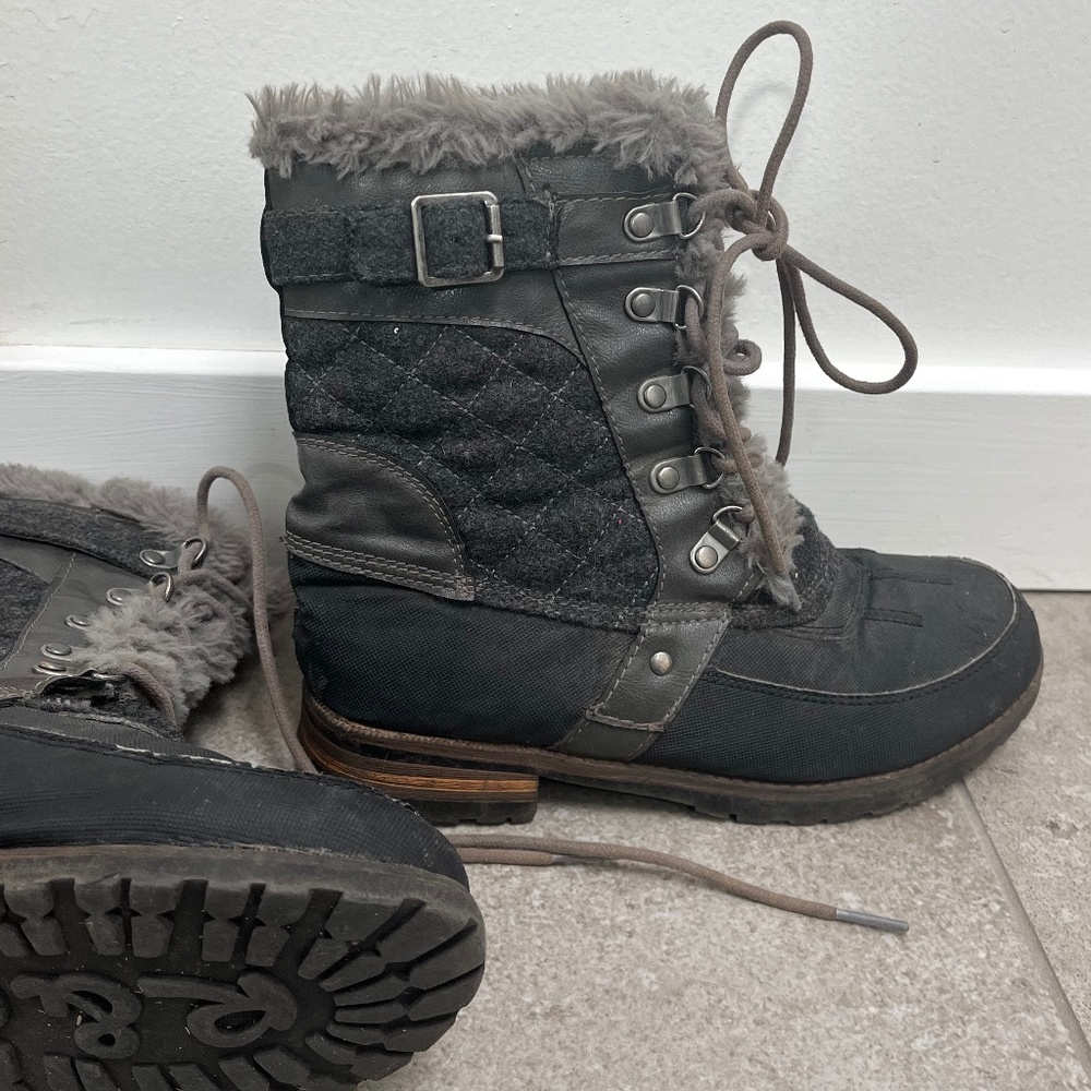 Girl's Size 5 Winter Boot